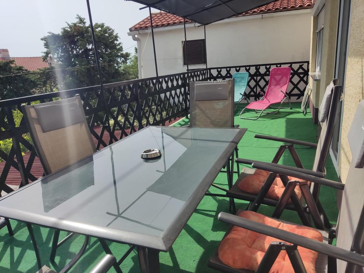 Apartment Teresa With Big Terrace Dramalj Цриквеница Экстерьер фото