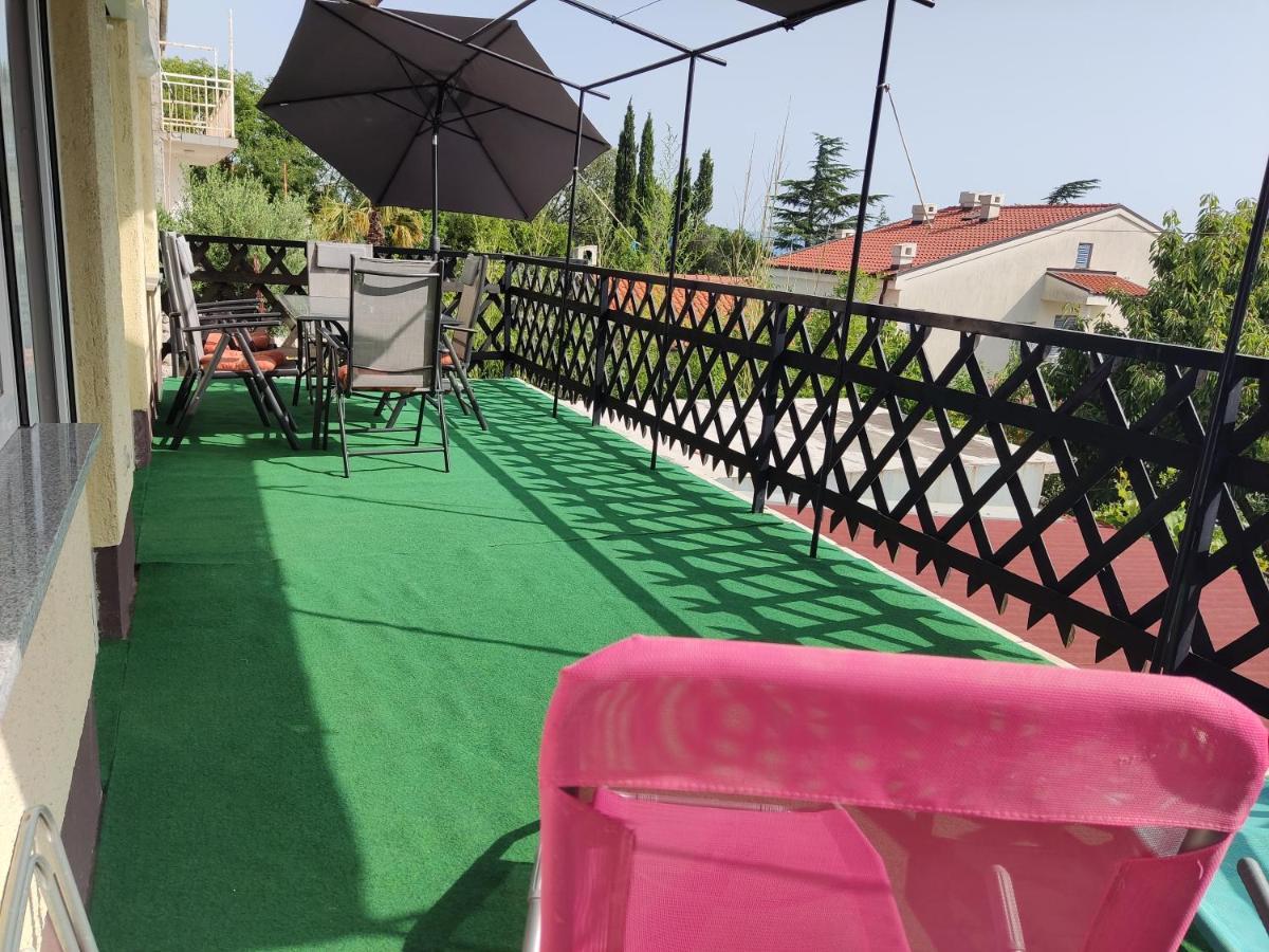 Apartment Teresa With Big Terrace Dramalj Цриквеница Экстерьер фото